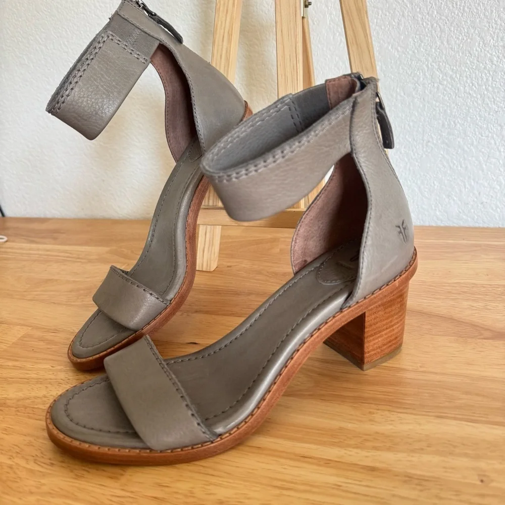 Frye Brielle Back Zip Block Heel Leather Block Gray Women's Sandals Size 6